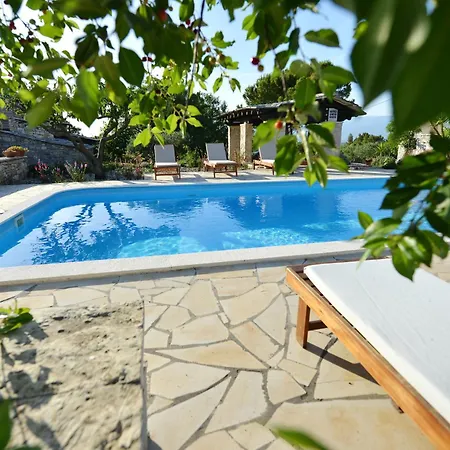 Pavlovi Dvori Tatil Evi Smilcic