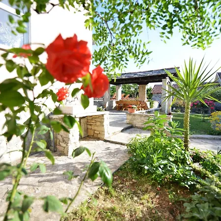 Pavlovi Dvori * Smilcic