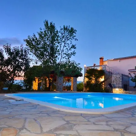 Holiday home Pavlovi Dvori *