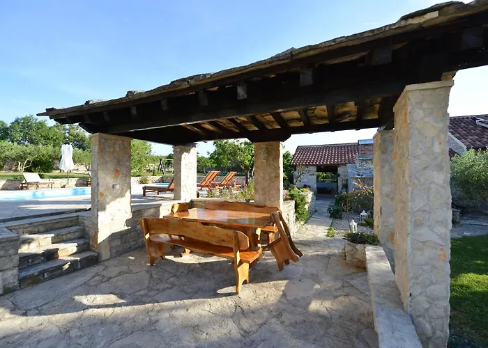 Pavlovi Dvori