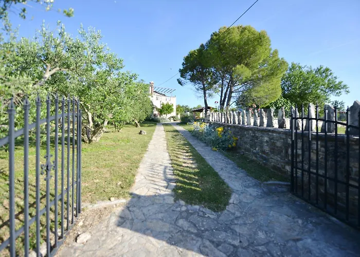 Pavlovi Dvori Vikendica Smilcic