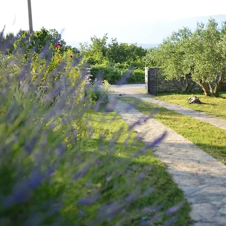 Pavlovi Dvori Smilcic