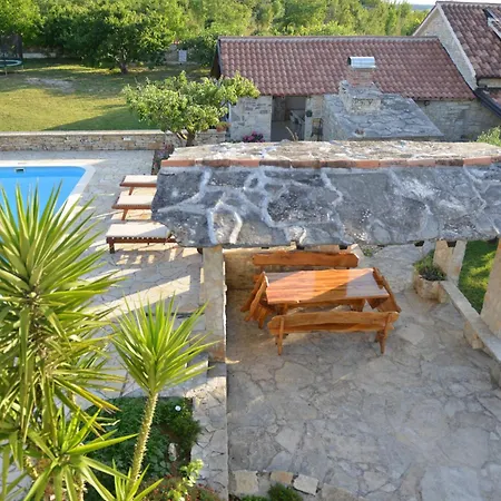 Pavlovi Dvori Smilcic