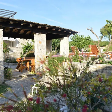 Pavlovi Dvori Smilcic