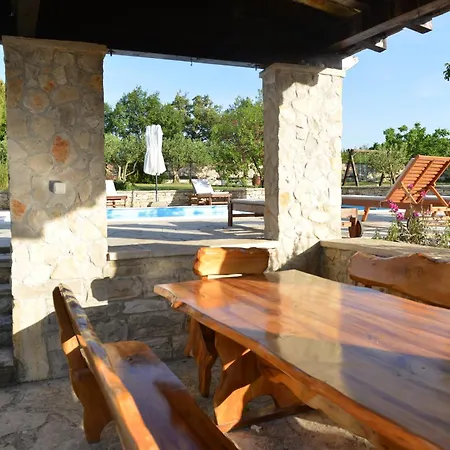 Pavlovi Dvori * Smilcic