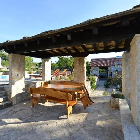 Pavlovi Dvori
