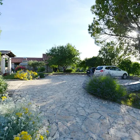 Pavlovi Dvori Smilcic