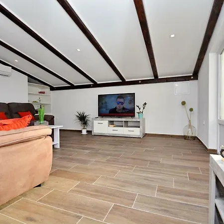 Pavlovi Dvori Prázdninový dům *