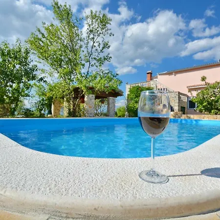 Pavlovi Dvori Prázdninový dům