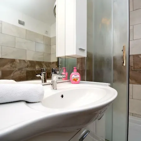 Pavlovi Dvori * Smilcic