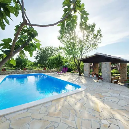 Pavlovi Dvori Smilcic