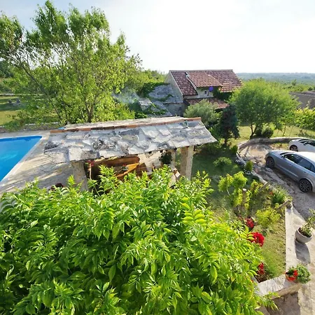 Pavlovi Dvori Smilcic