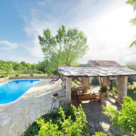 Pavlovi Dvori * Smilcic