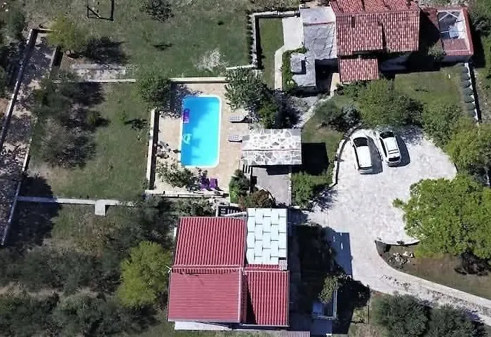 Pavlovi Dvori * Smilcic
